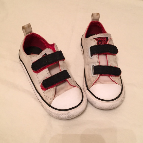 white toddler converse velcro